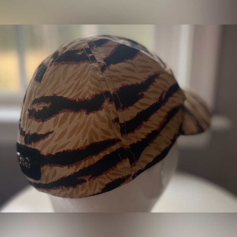 Dolce and Gabbana, AUTHENTICATED. Ball cap size Medium - Picture 1 of 11